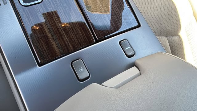 Used 2006 Cadillac XLR V RWD image 38