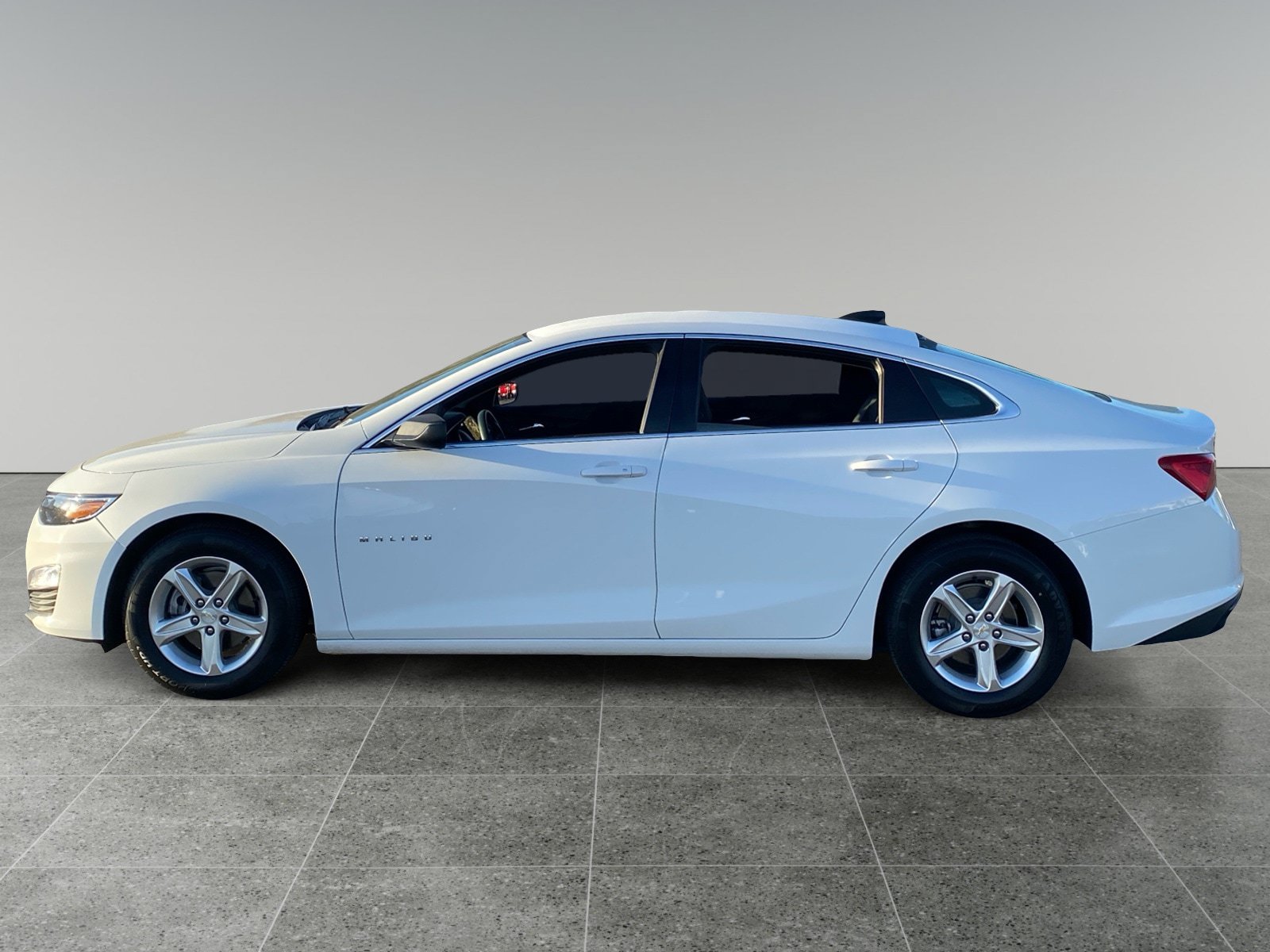 Used 2024 Chevrolet Malibu LS FWD image 2