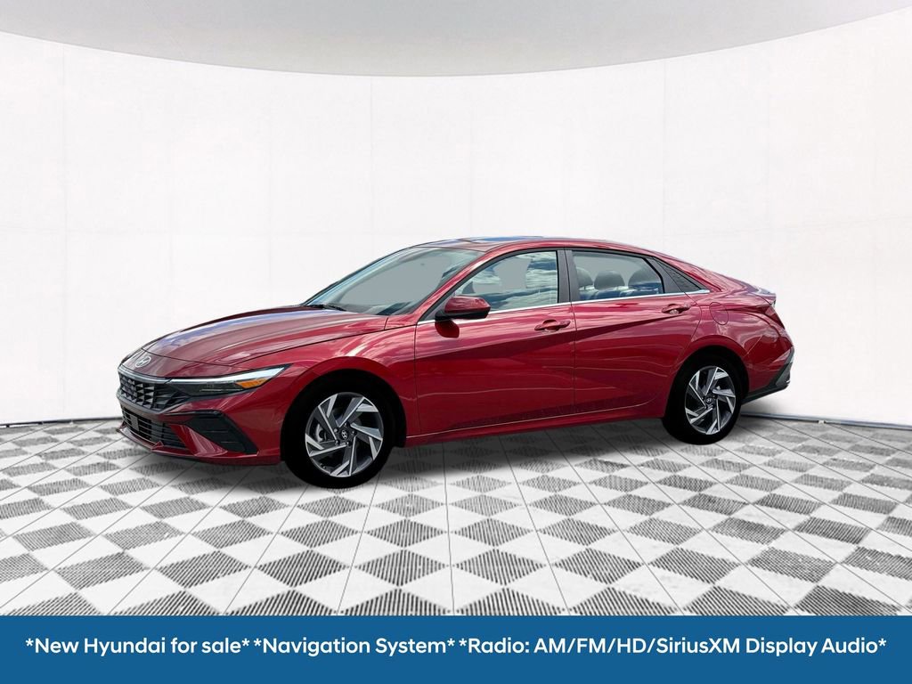 Used 2025 Hyundai Elantra SEL image 2
