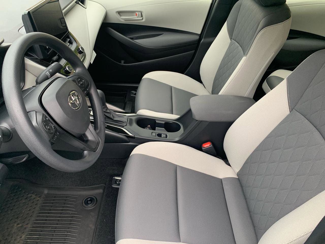 Used 2025 Toyota Corolla LE w/ LE Premium Package FWD image 9