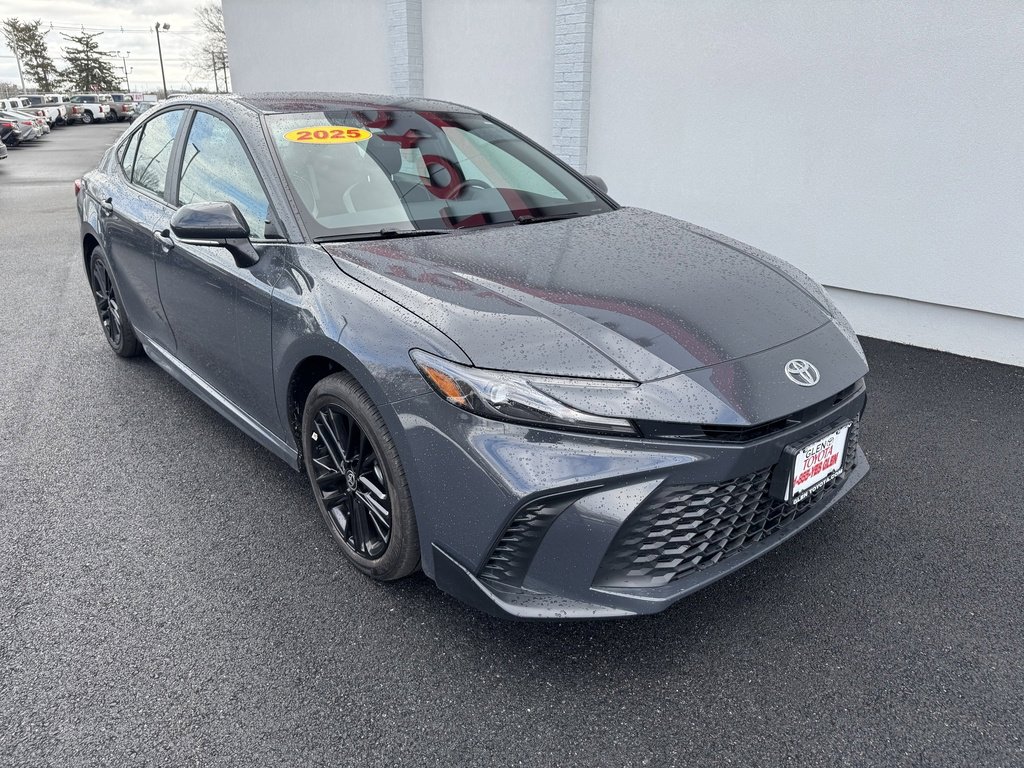 Used 2025 Toyota Camry SE w/ Convenience Package image 4