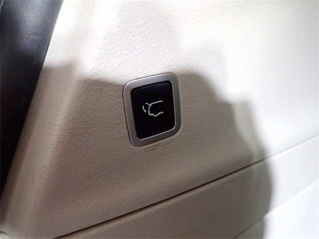 Used 2019 Chrysler Pacifica Touring-L image 15