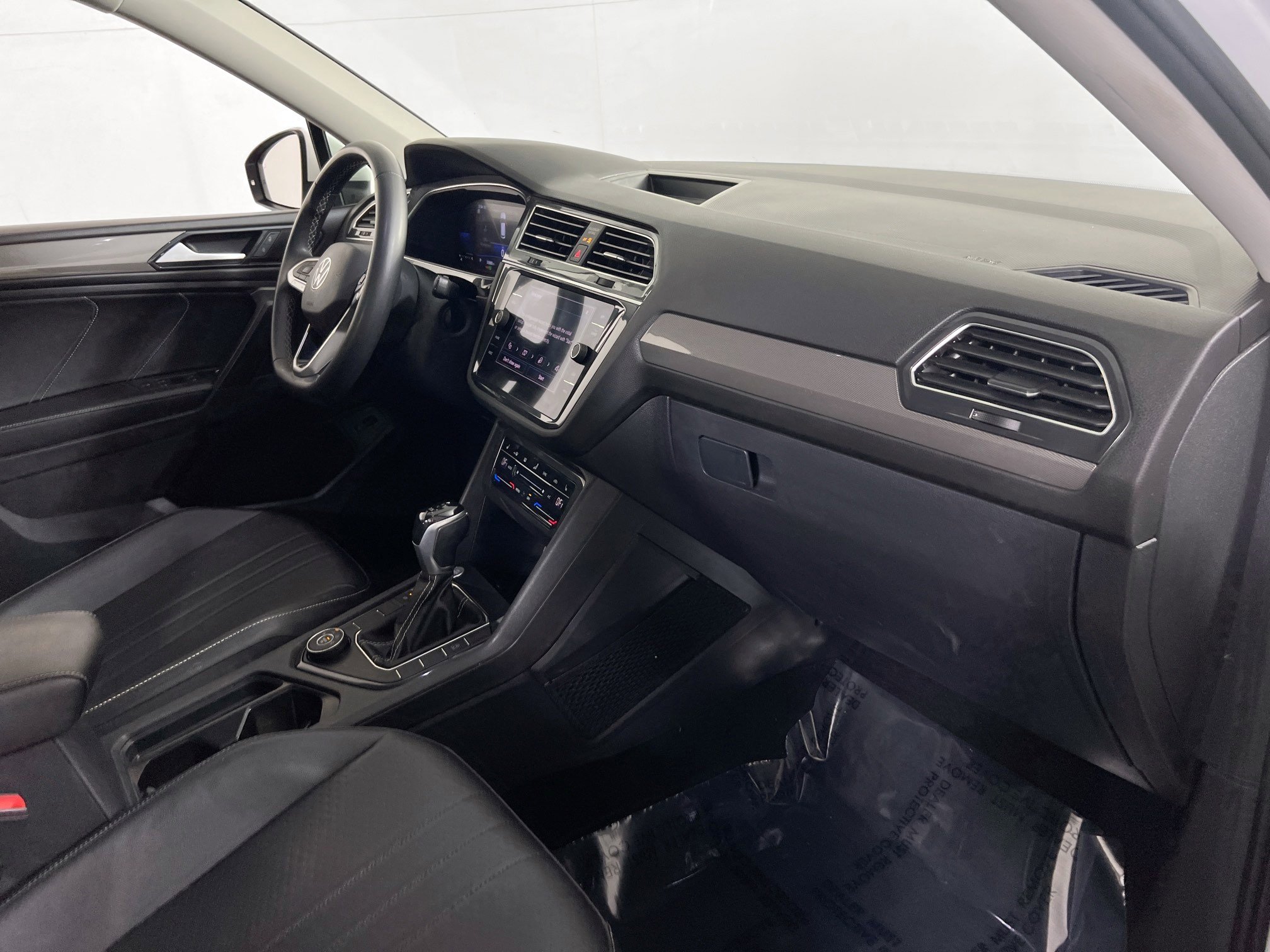 Used 2022 Volkswagen Tiguan SE image 28