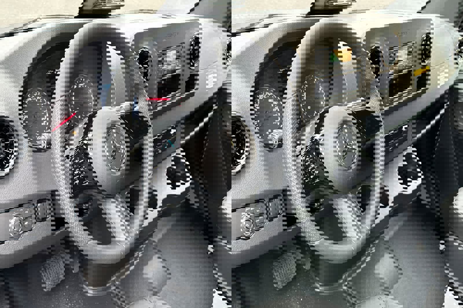 New 2025 Mercedes-Benz Sprinter 2500 image 10