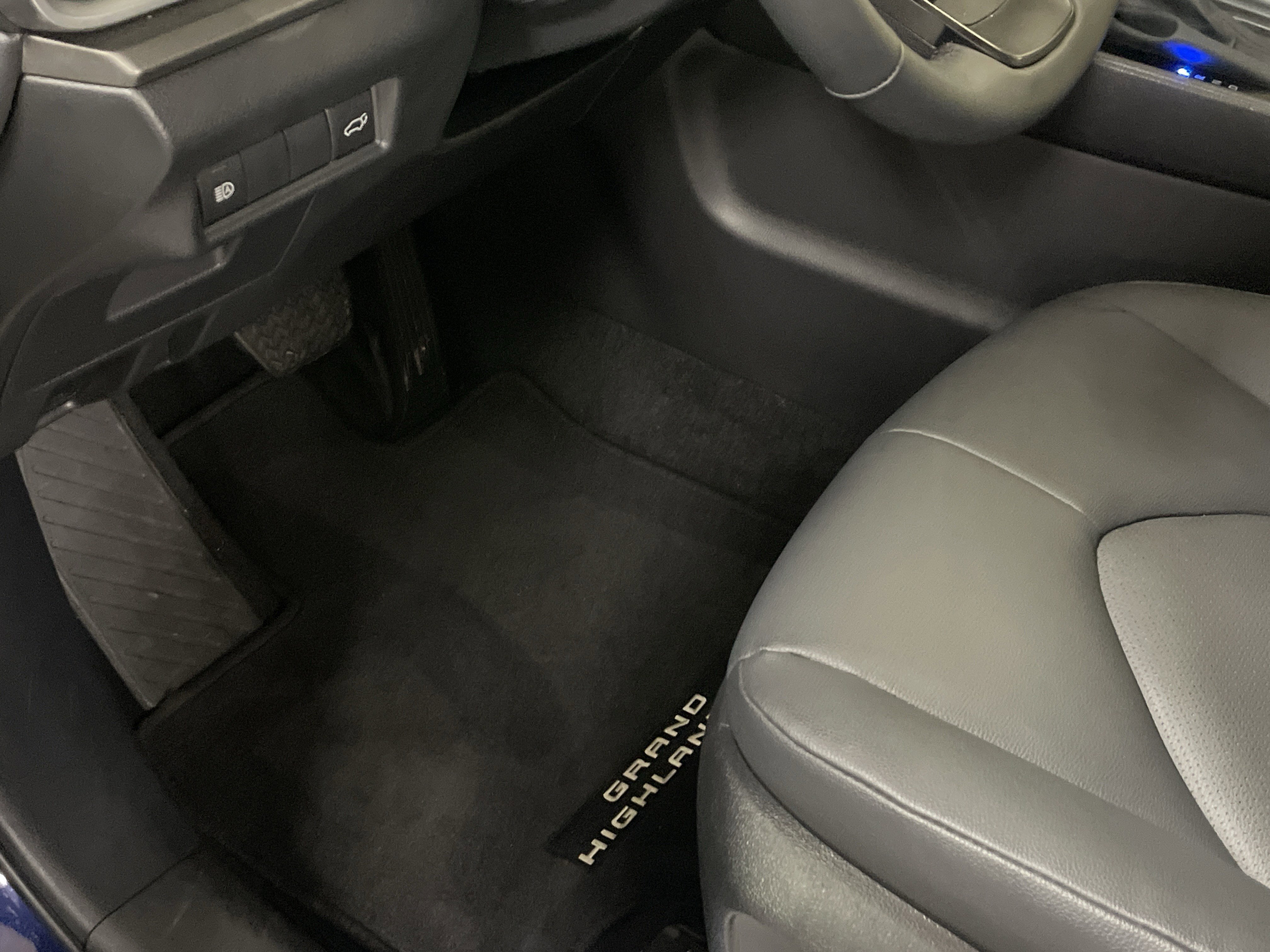 Used 2025 Toyota Grand Highlander FWD image 17