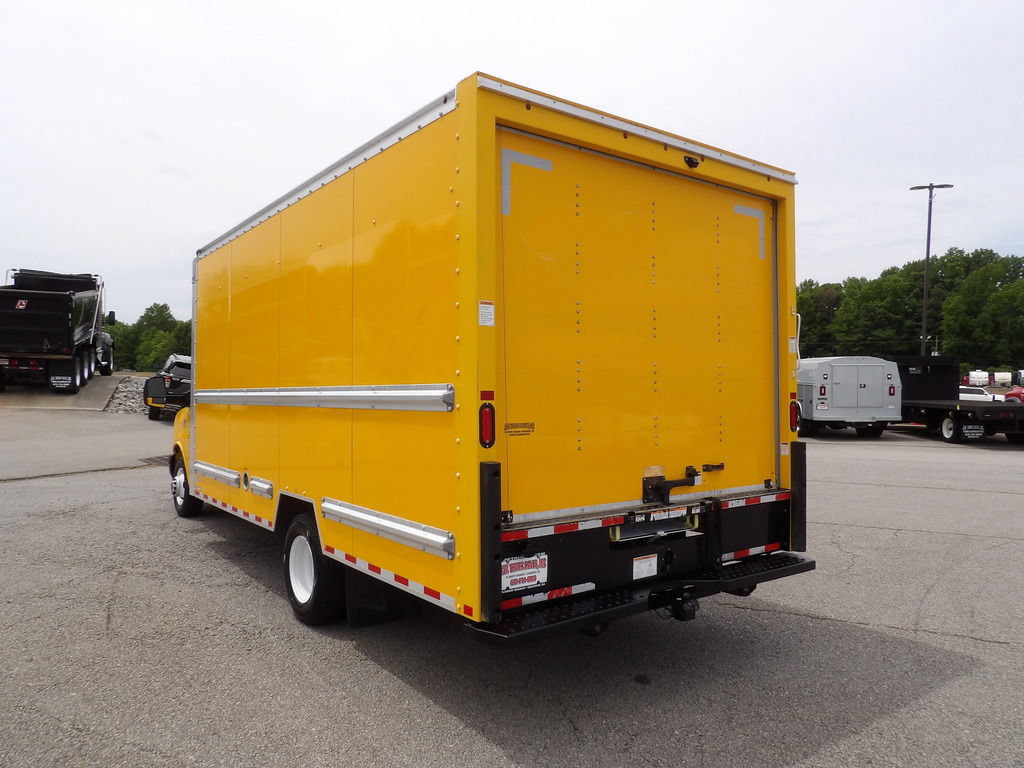 Used 2022 GMC Savana 3500 Extended w/ Power Convenience Package RWD image 5