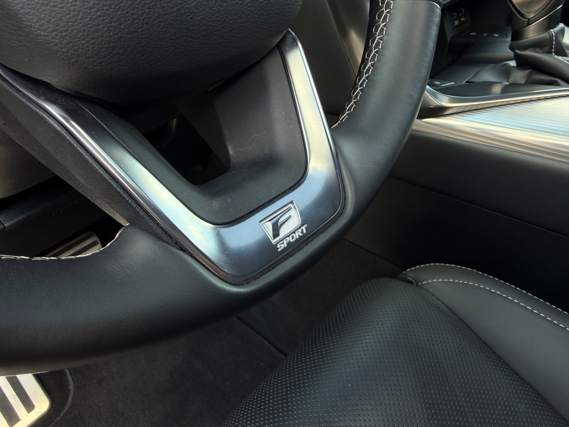 Used 2024 Lexus LX 600 F Sport image 12