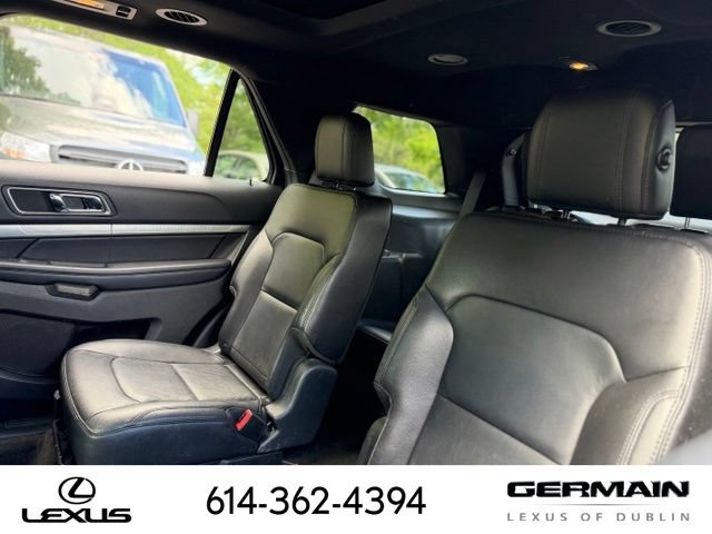 Used 2018 Ford Explorer XLT w/ Equipment Group 202A AWD/4WD image 12