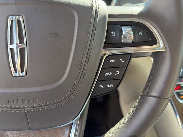 Used 2017 Lincoln Continental Select image 14