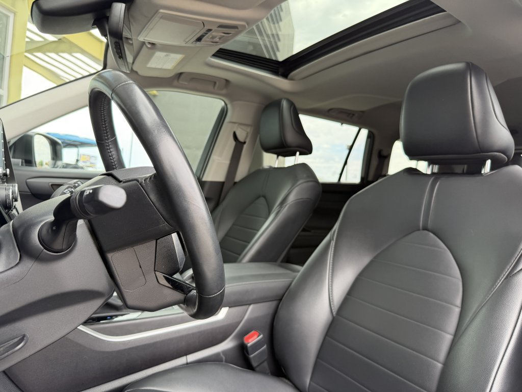 Used 2021 Toyota Highlander XLE AWD/4WD image 28
