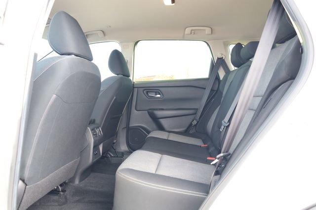 Used 2024 Nissan Rogue SV image 27