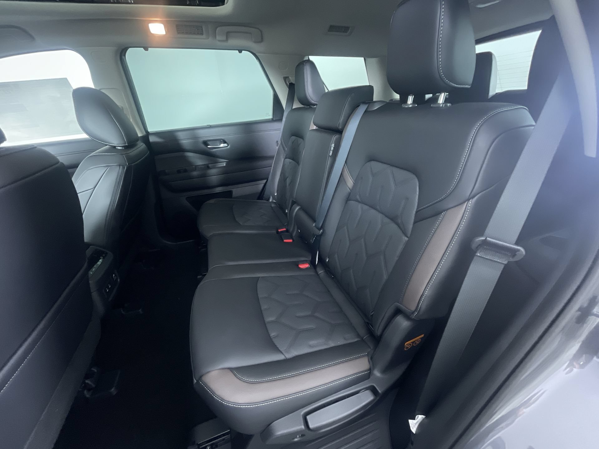 New 2026 Nissan Pathfinder Platinum w/ Cargo Package AWD/4WD image 22