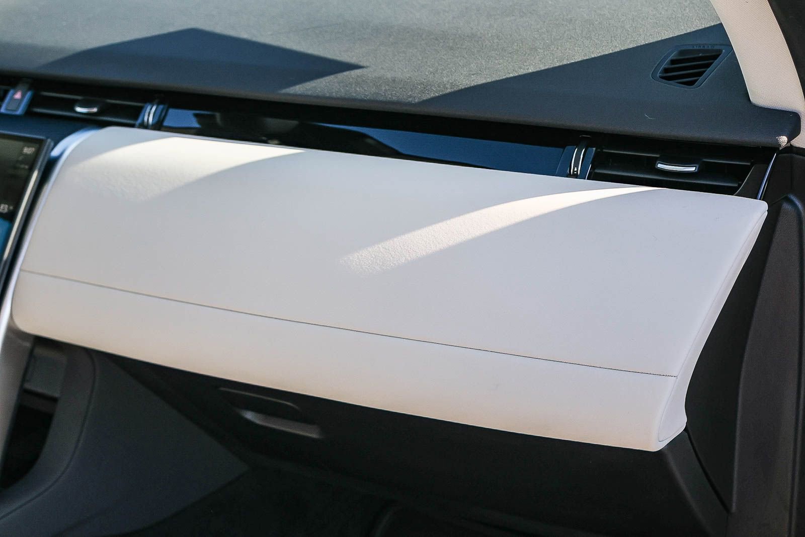 Used 2025 Land Rover Discovery Sport S image 18