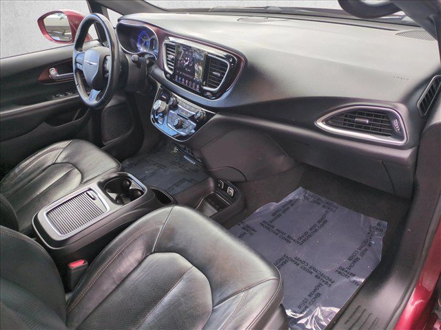 Used 2020 Chrysler Pacifica Touring-L FWD image 21