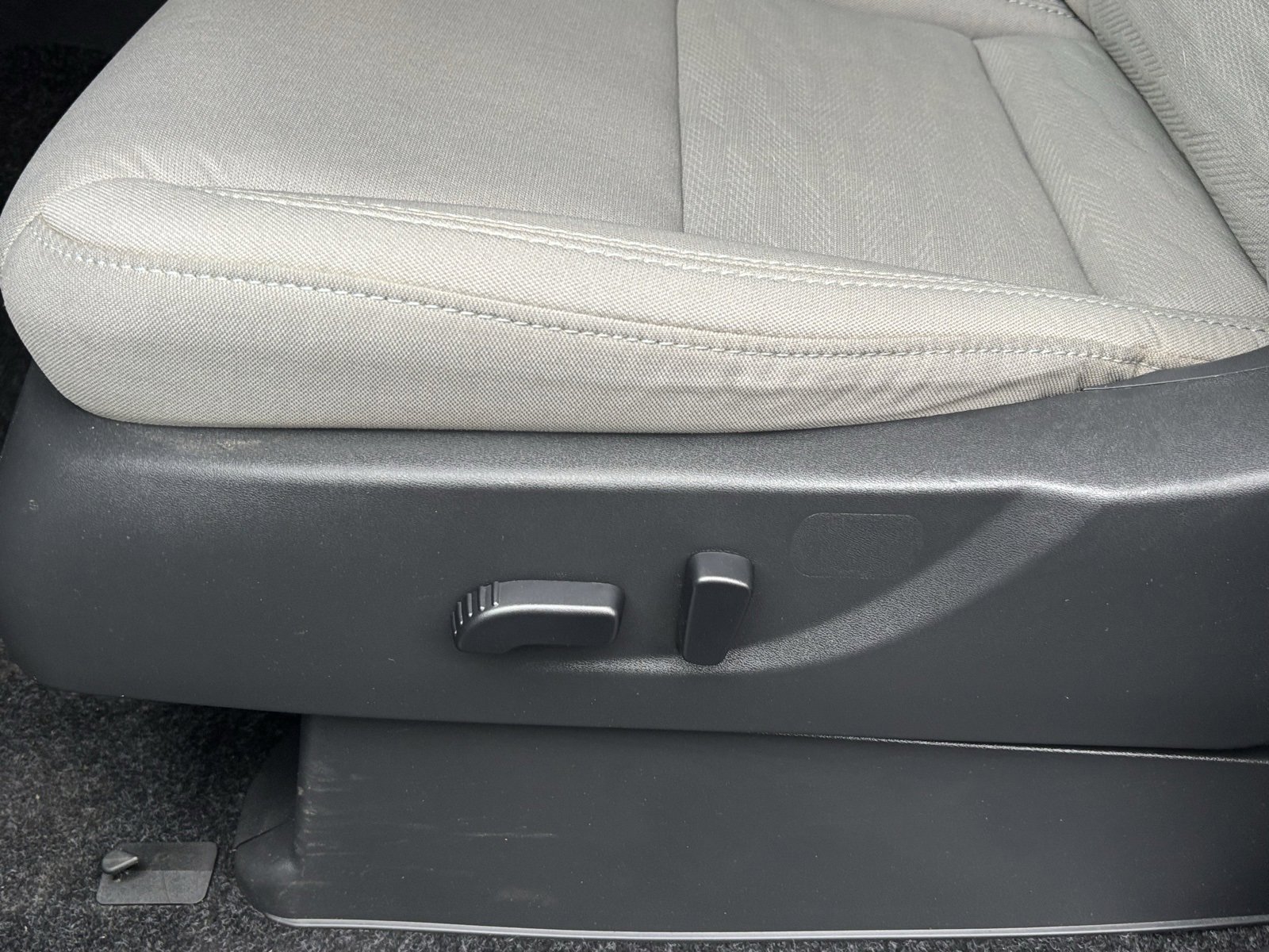 Used 2024 Nissan Frontier SV image 19