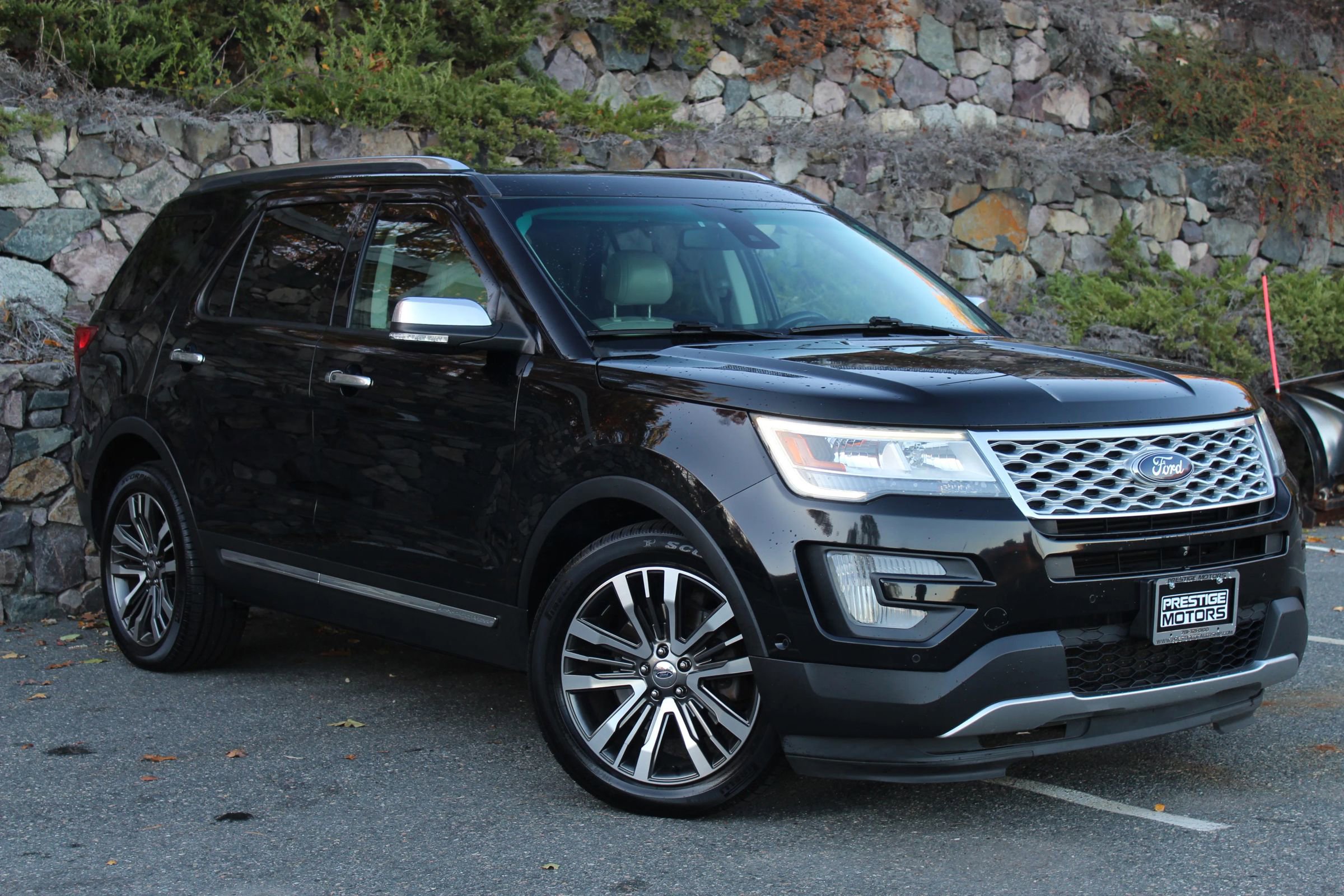 Used 2016 Ford Explorer Platinum image 4