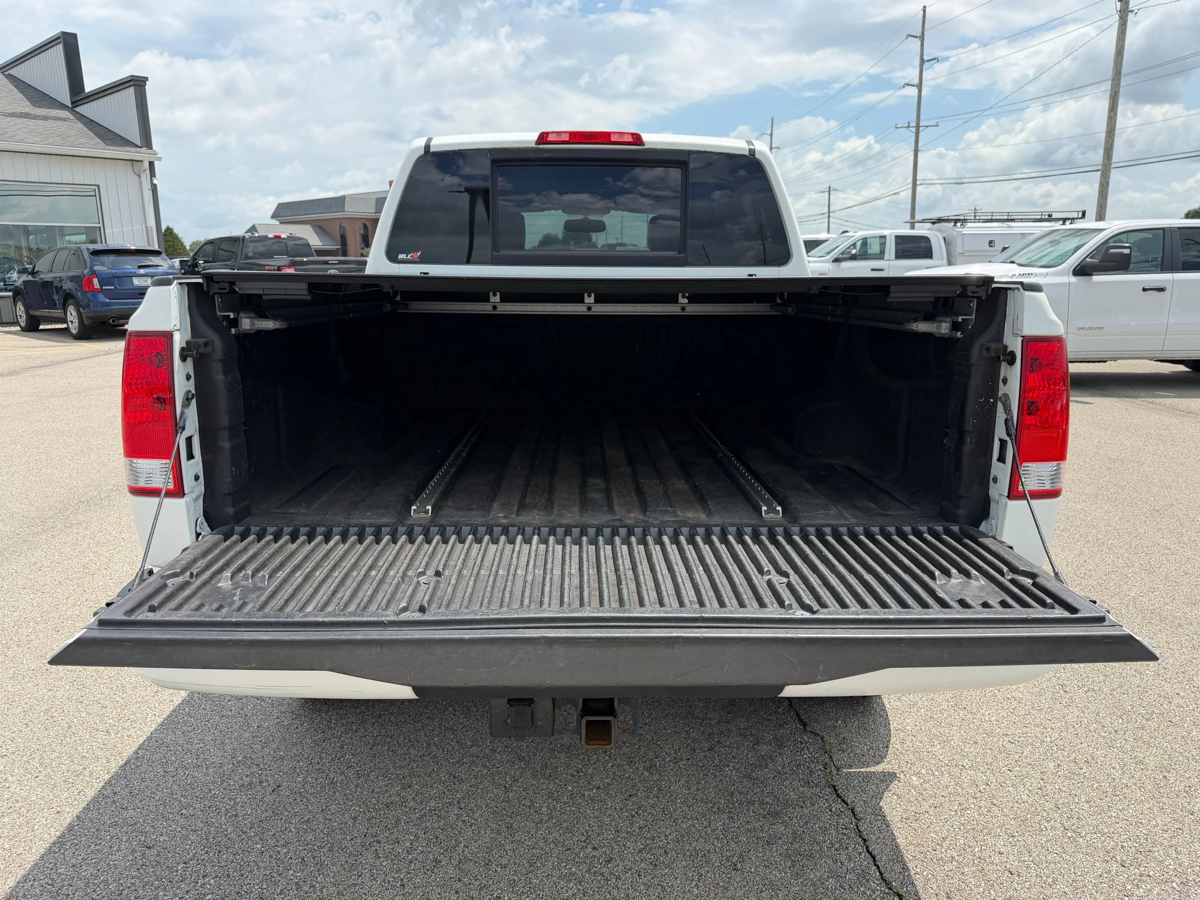Used 2011 Nissan Titan 4x4 Crew Cab image 4