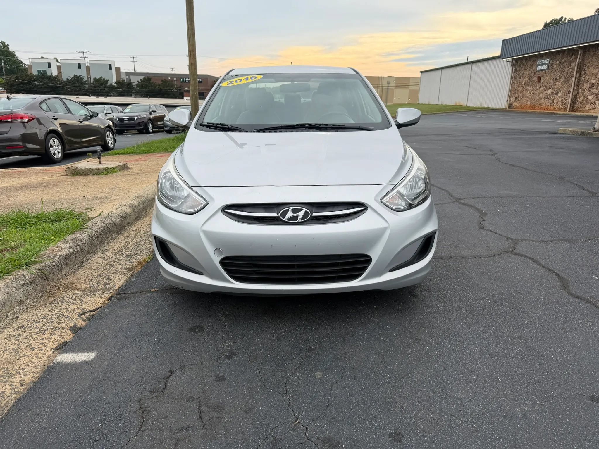 Used 2016 Hyundai Accent SE FWD image 2