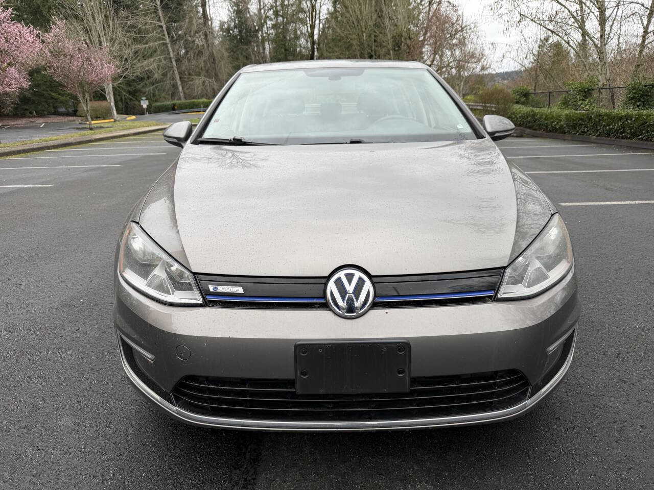 Used 2016 Volkswagen e-Golf SE image 2
