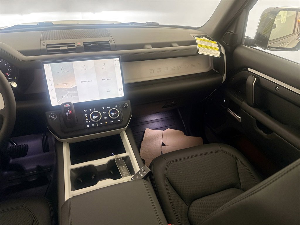 New 2026 Land Rover Defender 110 X-Dynamic SE image 23