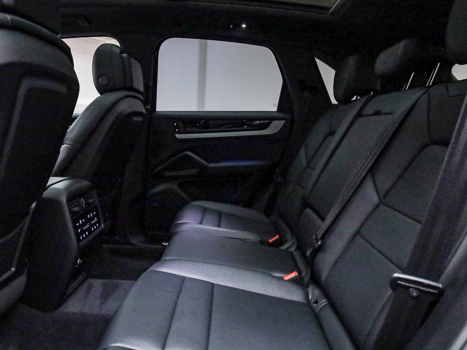 Certified 2025 Porsche Cayenne image 23