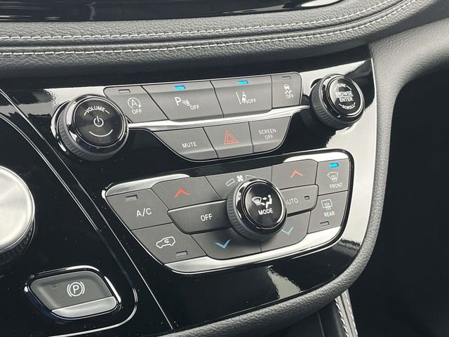 New 2026 Chrysler Pacifica Limited image 24