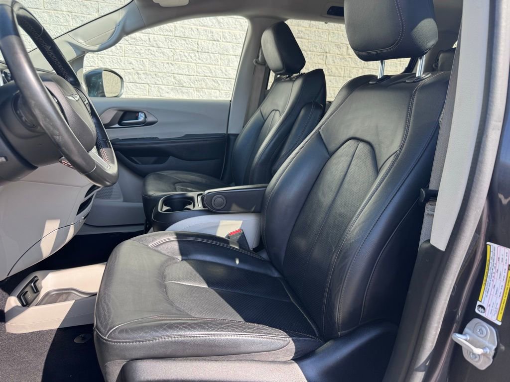 Used 2020 Chrysler Pacifica Touring-L image 16