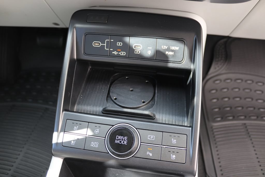 Used 2024 Hyundai Kona Limited FWD image 19