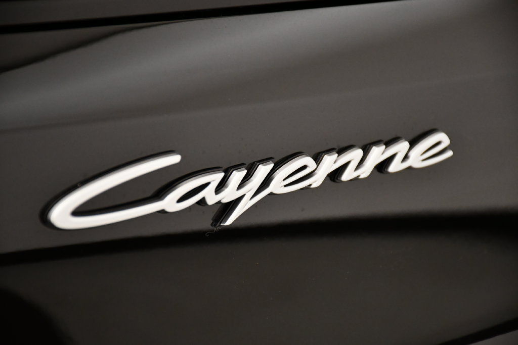 Certified 2025 Porsche Cayenne E-Hybrid Coupe AWD/4WD image 11