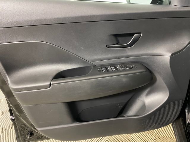 Used 2024 Hyundai Kona SE image 11