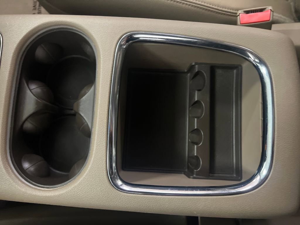 Used 2014 Chrysler Town & Country Touring-L w/ Driver Convenience Group FWD image 31