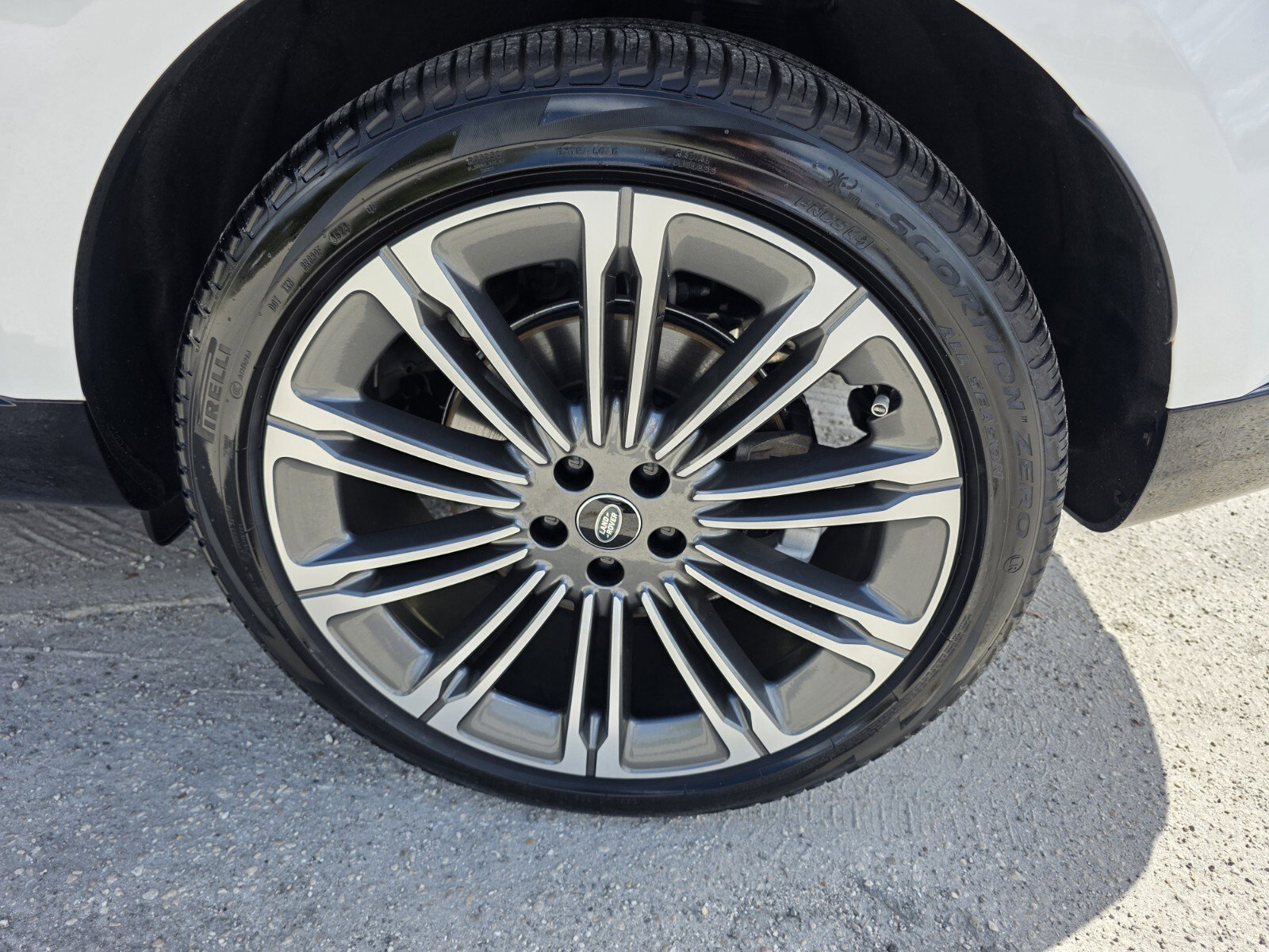 Used 2024 Land Rover Range Rover Long Wheelbase SE image 9