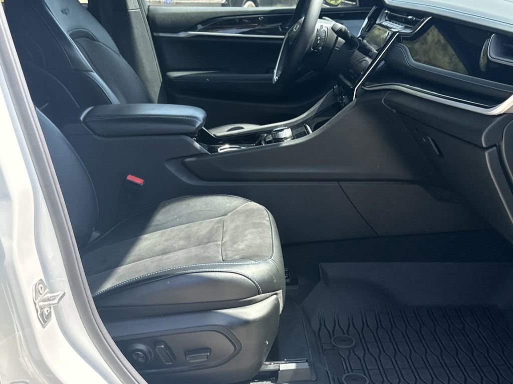 Used 2022 Jeep Grand Cherokee Trailhawk w/ Advanced Protech Group II AWD/4WD image 14