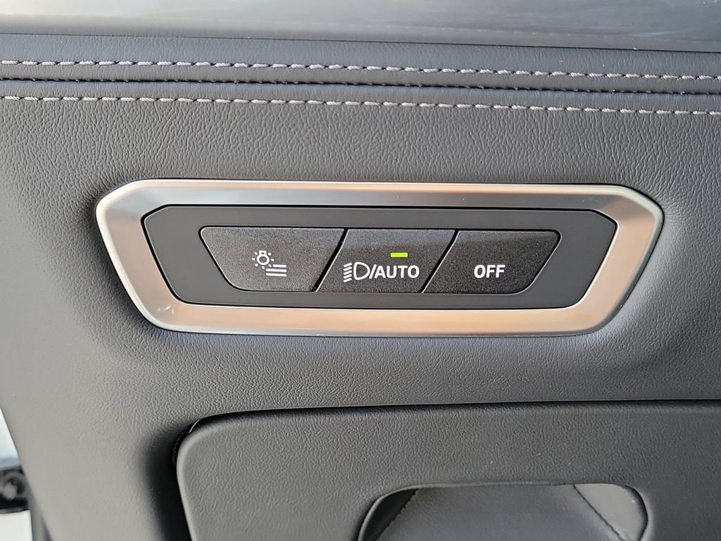 Used 2025 BMW X7 M60i AWD/4WD image 39