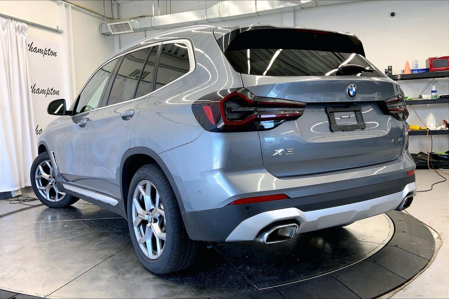 Used 2023 BMW X3 xDrive30i w/ Premium Package AWD/4WD image 2