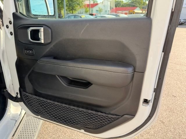 Used 2019 Jeep Wrangler Unlimited Sahara w/ LED Lighting Group AWD/4WD image 29