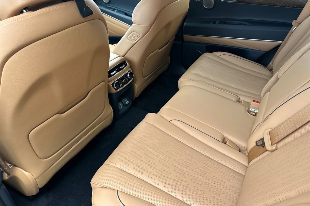 Used 2023 Genesis GV80 2.5T w/ Prestige 20" Package image 13