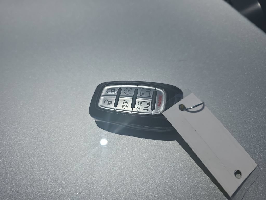 Used 2024 Chrysler Pacifica Touring-L FWD image 27