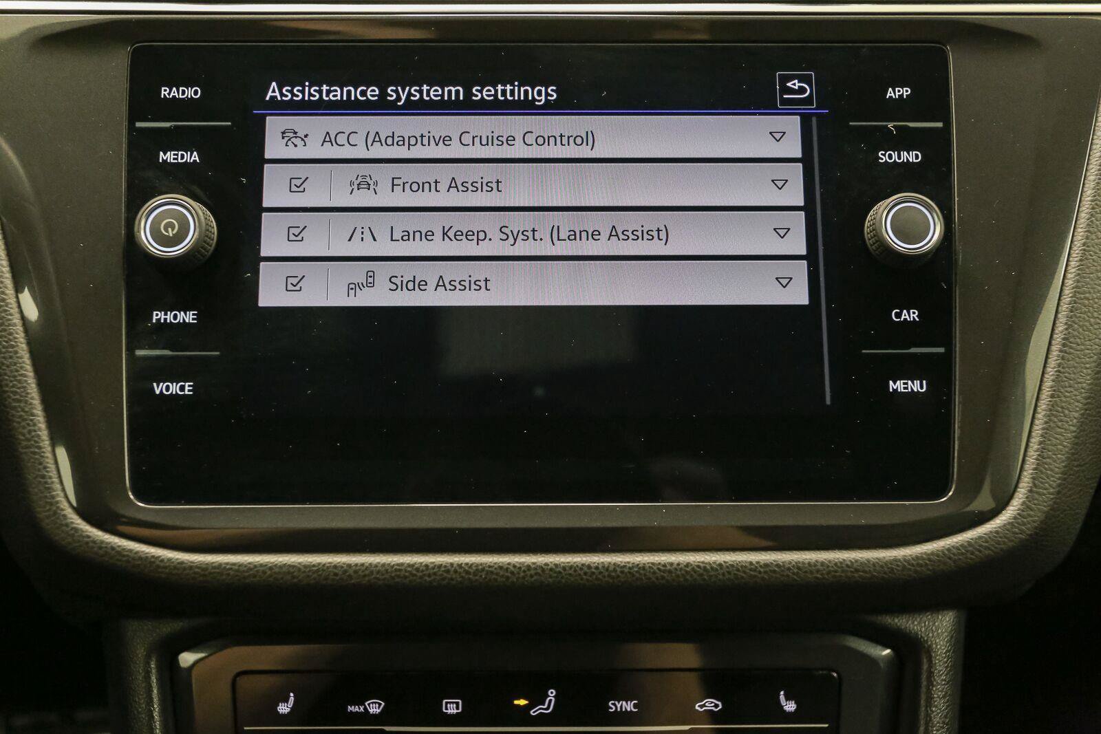 Certified 2024 Volkswagen Tiguan SE R-Line AWD/4WD image 36