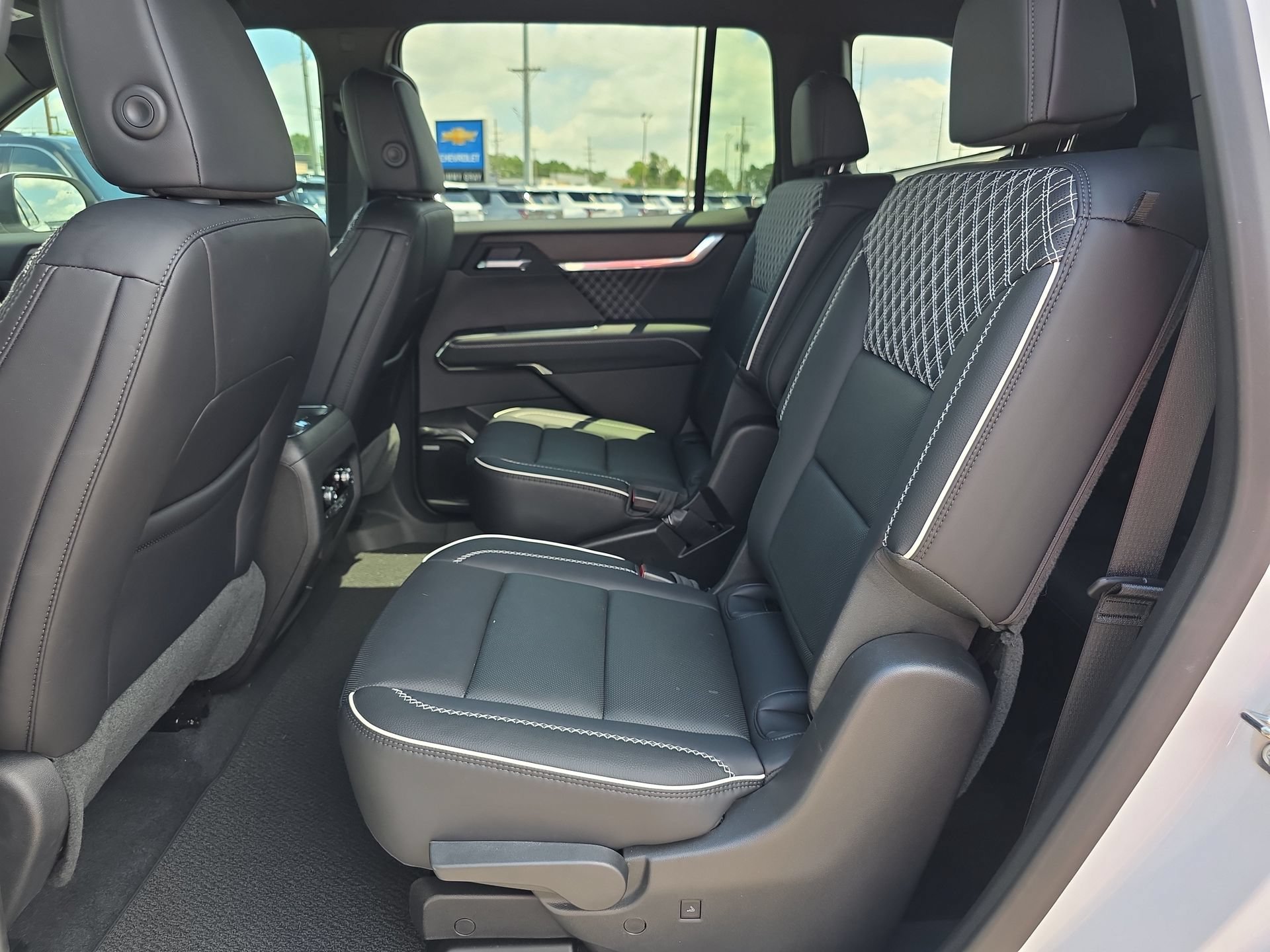 Used 2025 GMC Acadia Denali FWD image 11