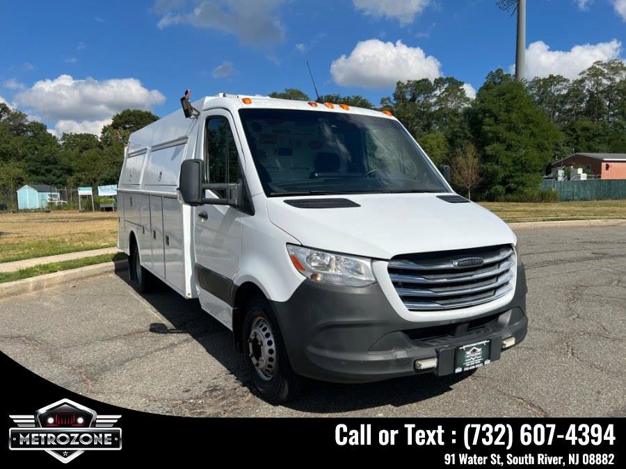 Used 2019 Freightliner Sprinter 3500 w/ Premium Package image 3