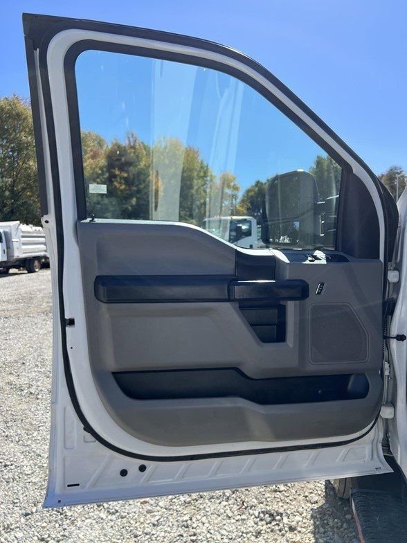 Used 2019 Ford F550 4x4 Regular Cab Super Duty image 9