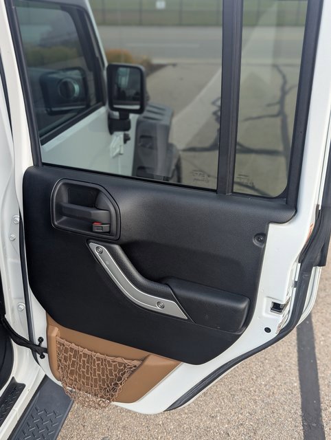 Used 2016 Jeep Wrangler Unlimited Sahara w/ Connectivity Group image 7