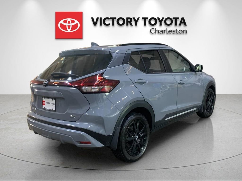 Used 2023 Nissan Kicks SR w/ SR Premium Package FWD image 7