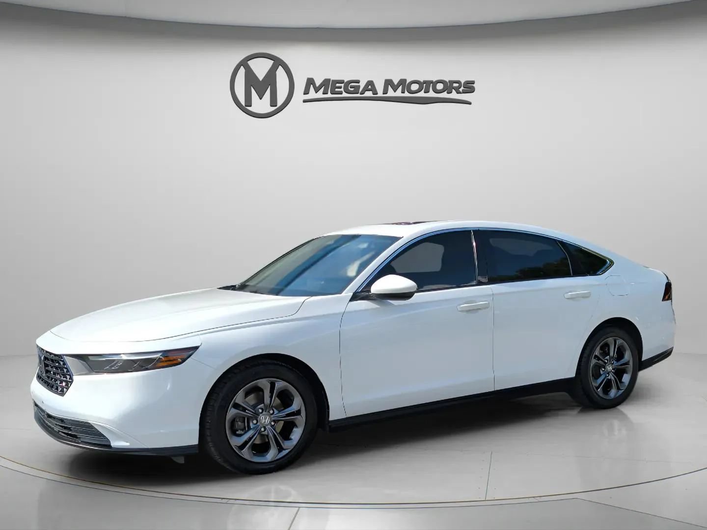 Used 2023 Honda Accord EX image 2