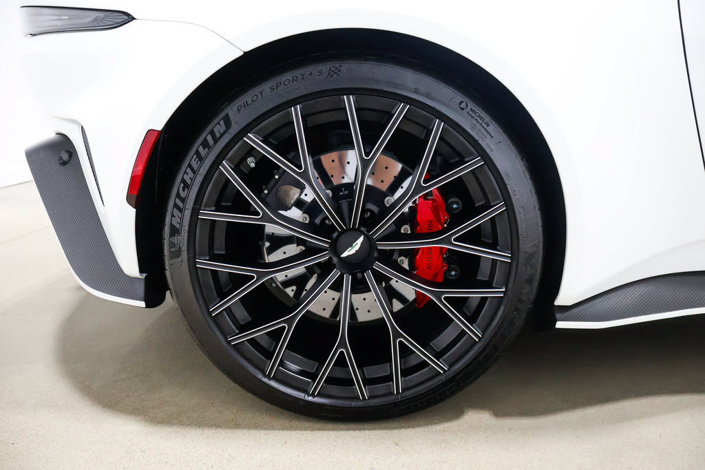 Used 2023 Aston Martin V12 Vantage RWD image 25