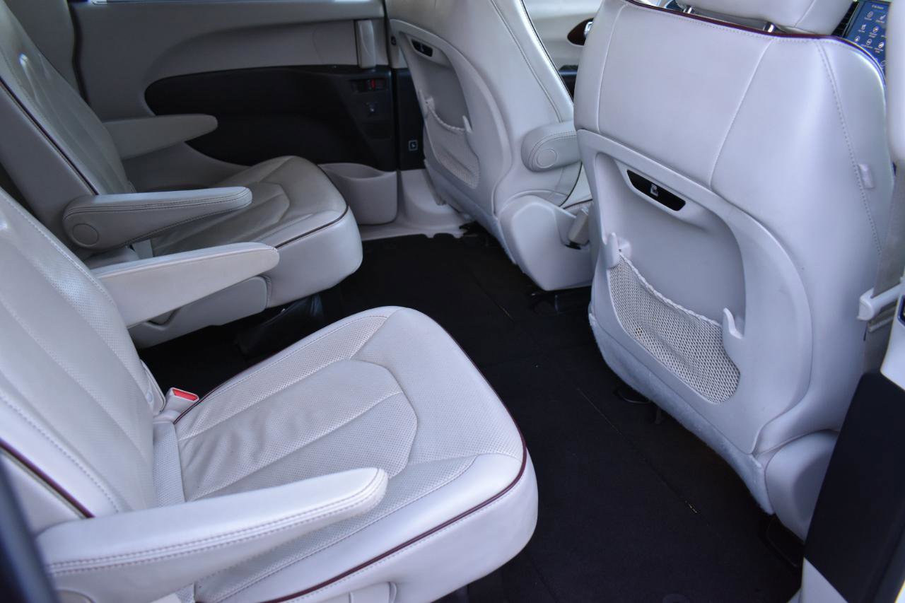 Used 2020 Chrysler Pacifica Limited image 31