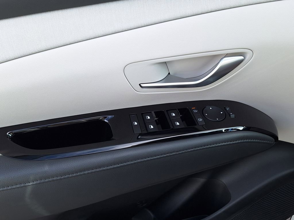 New 2025 Hyundai Tucson Limited image 9
