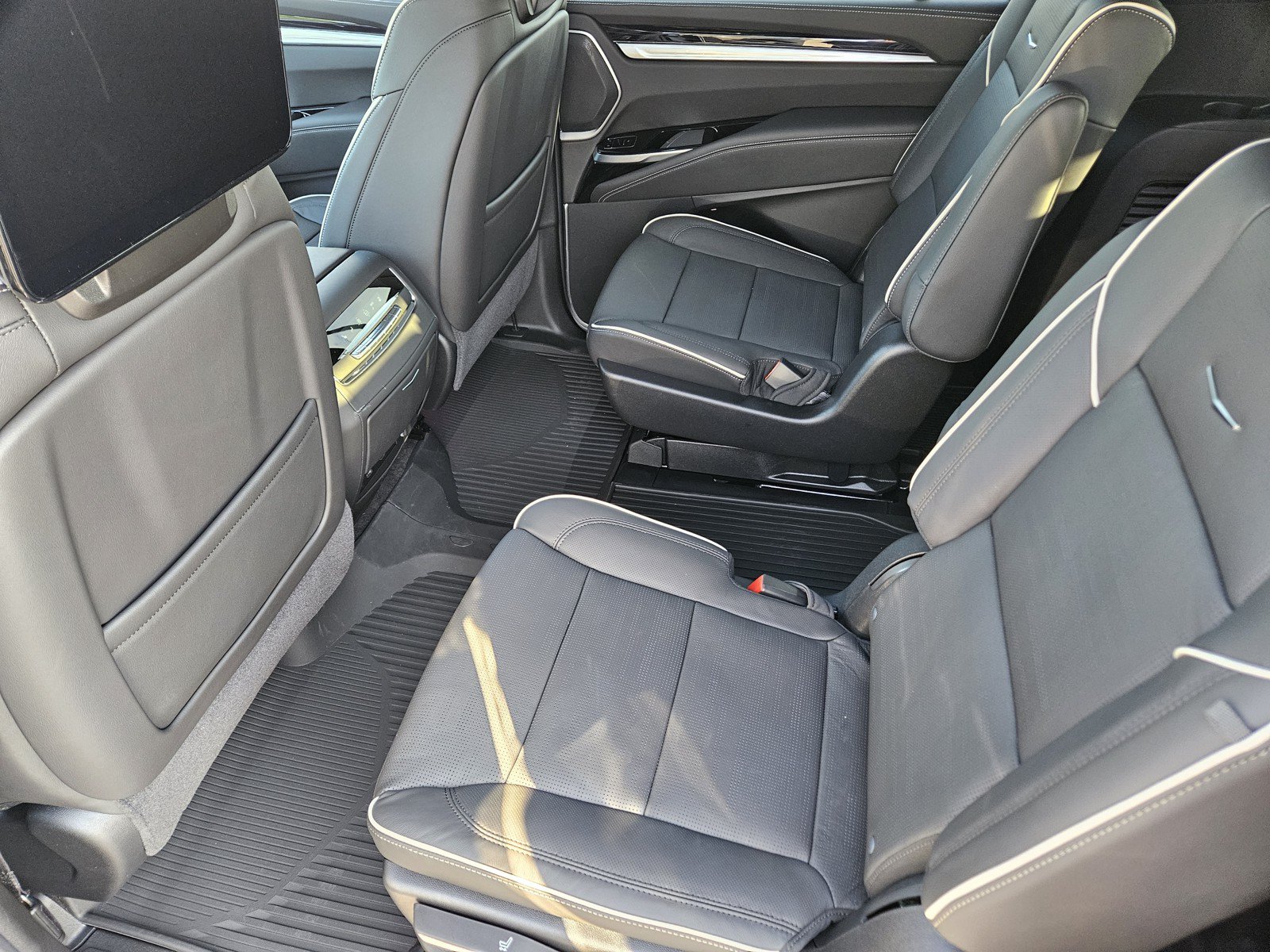 New 2026 Cadillac Escalade ESV Sport w/ Touring Package AWD/4WD image 20