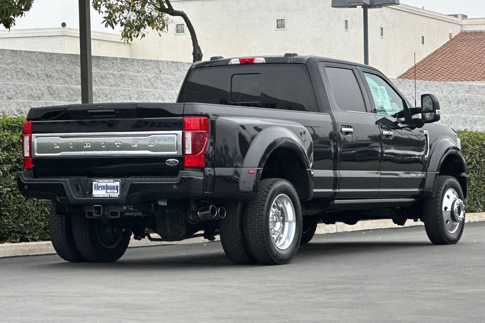 Used 2022 Ford F450 Limited w/ FX4 Off-Road Package image 4